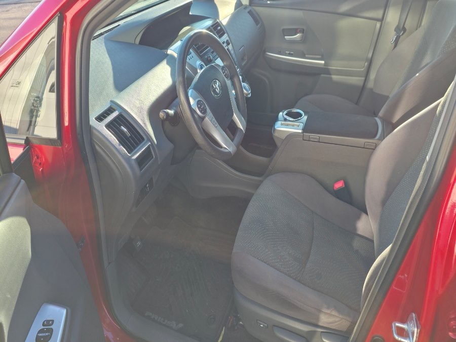 2014 Toyota Prius v Two - Photo 8