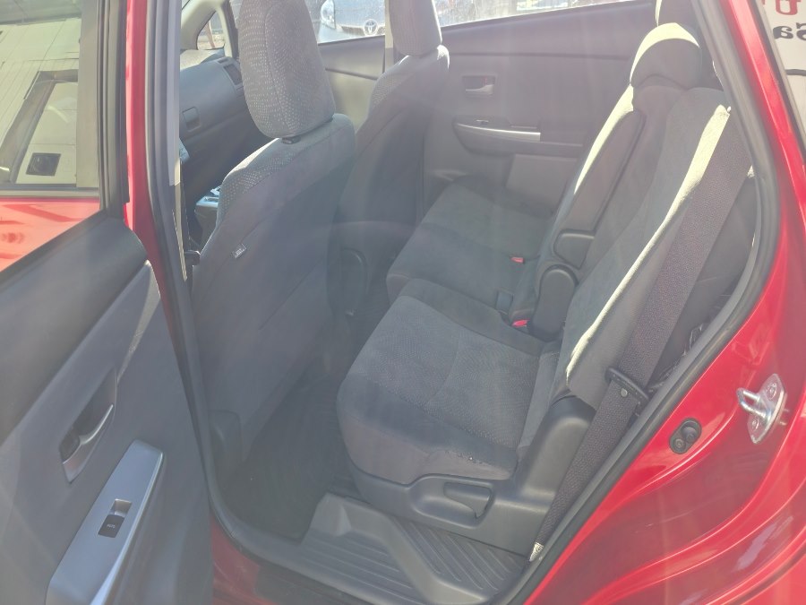 2014 Toyota Prius v Two - Photo 9