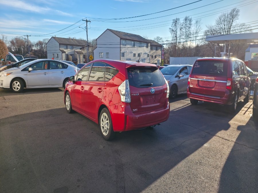 2014 Toyota Prius v Two - Photo 3
