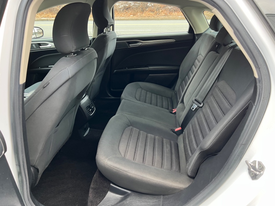 2017 Ford Fusion SE - Photo 8