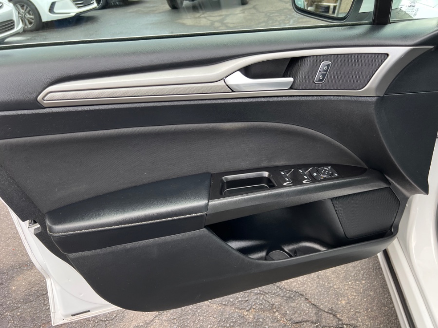 2017 Ford Fusion SE - Photo 10