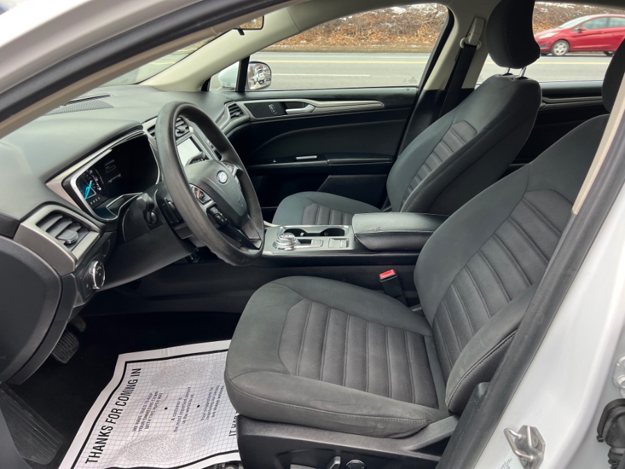 2017 Ford Fusion SE - Photo 11
