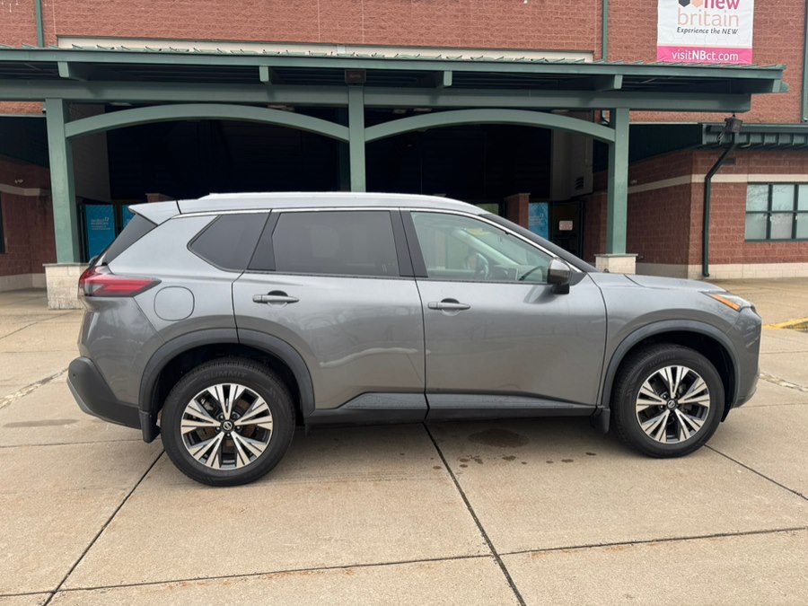 2021 Nissan Rogue SV - Photo 11