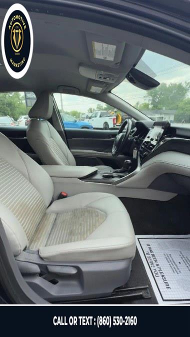 2021 Toyota Camry SE - Photo 7