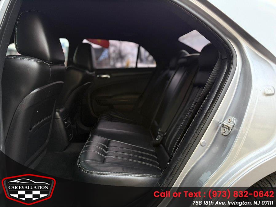 2016 Chrysler 300 S - Photo 8