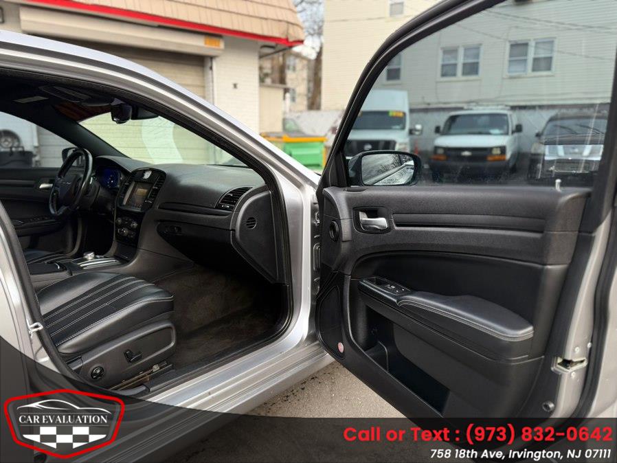 2016 Chrysler 300 S - Photo 11