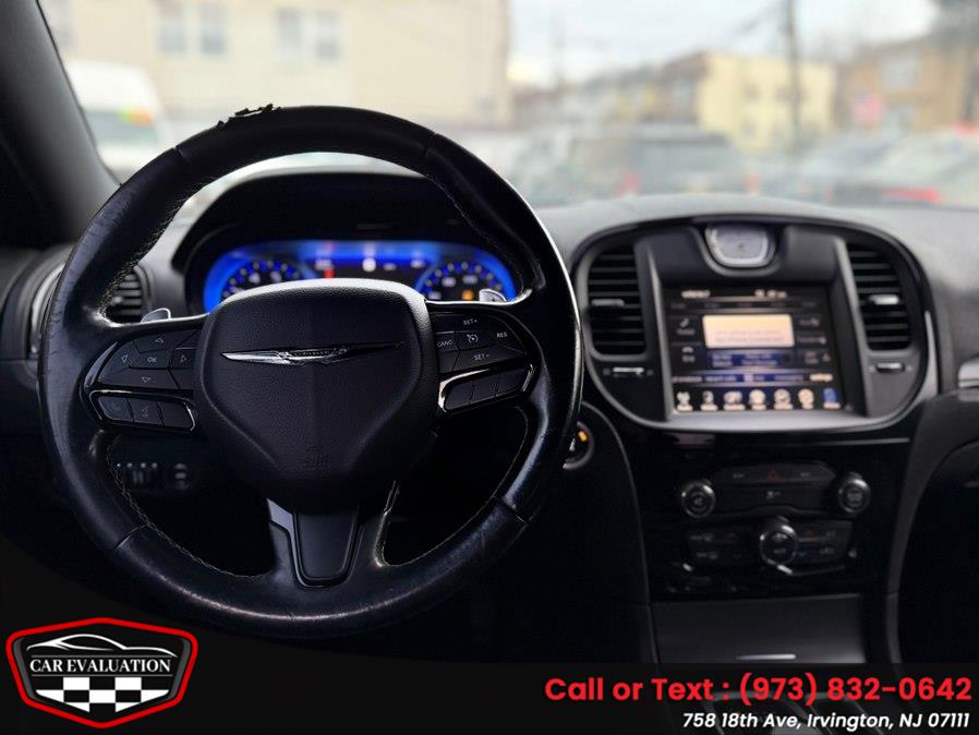 2016 Chrysler 300 S - Photo 17
