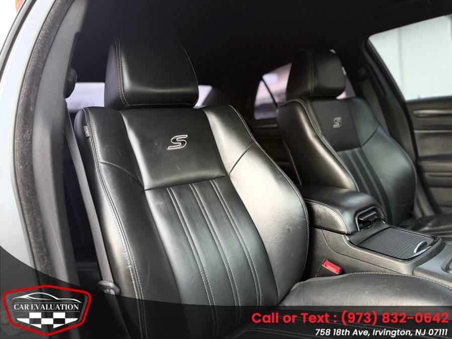2016 Chrysler 300 S - Photo 13