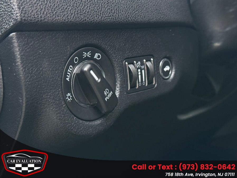 2016 Chrysler 300 S - Photo 22
