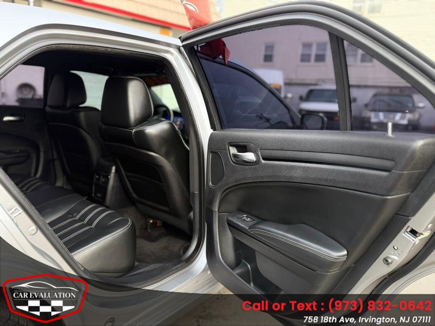 2016 Chrysler 300 S - Photo 9