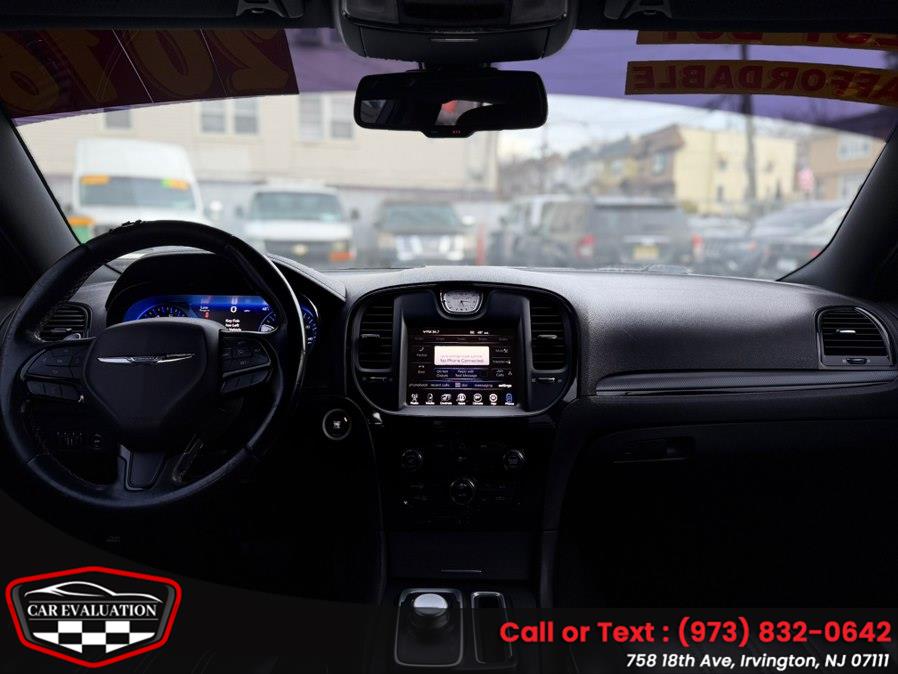 2016 Chrysler 300 S - Photo 18
