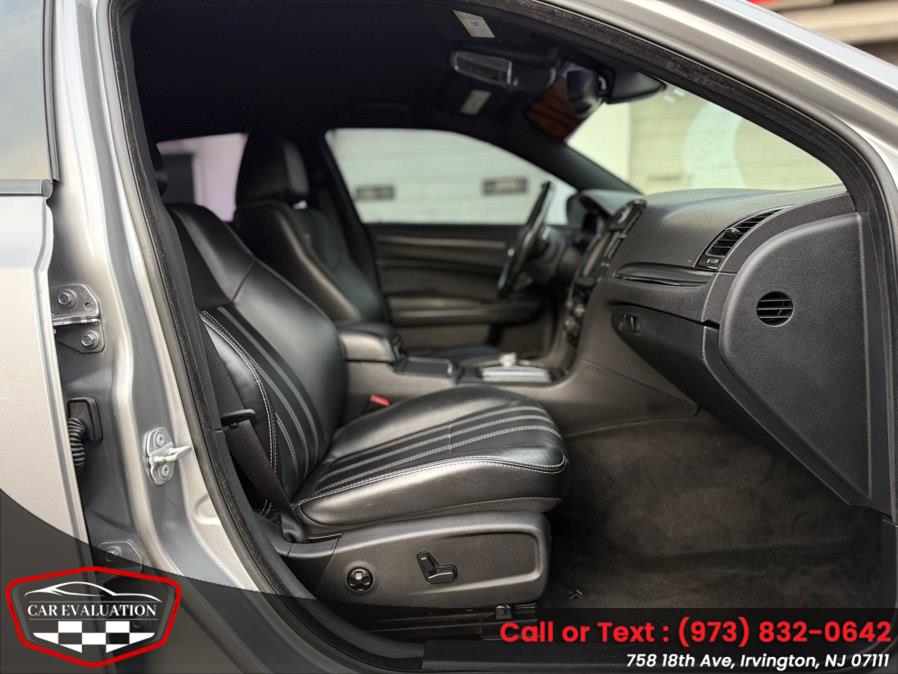2016 Chrysler 300 S - Photo 12