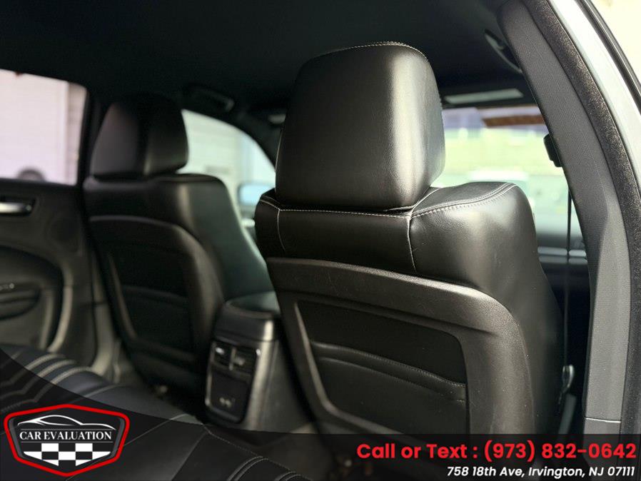 2016 Chrysler 300 S - Photo 10