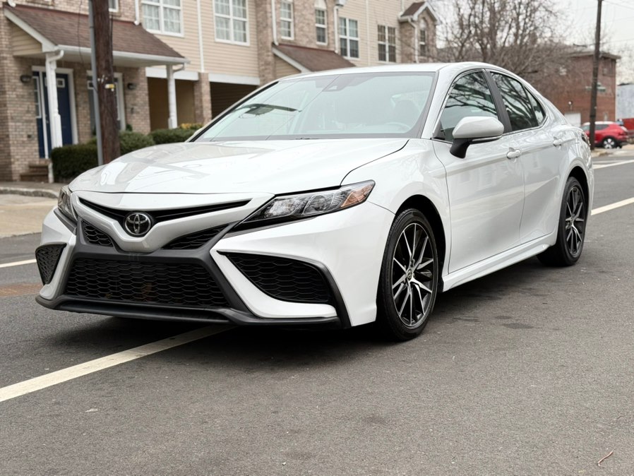 2022 Toyota Camry SE Auto (Natl)