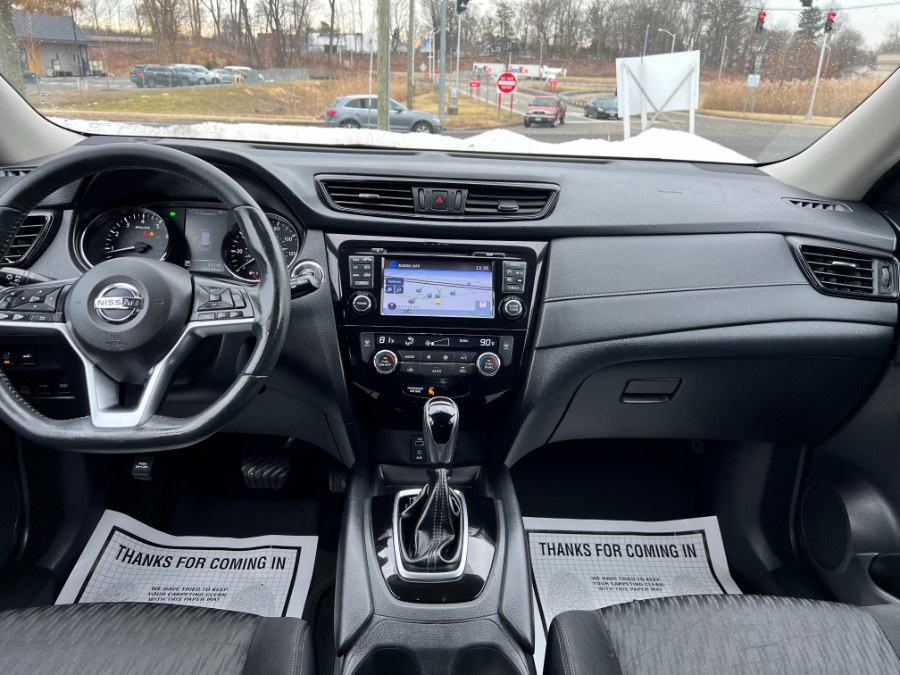 2017 Nissan Rogue SV - Photo 12