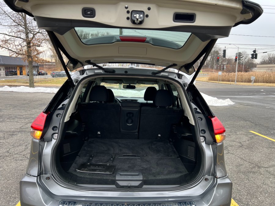 2017 Nissan Rogue SV - Photo 13