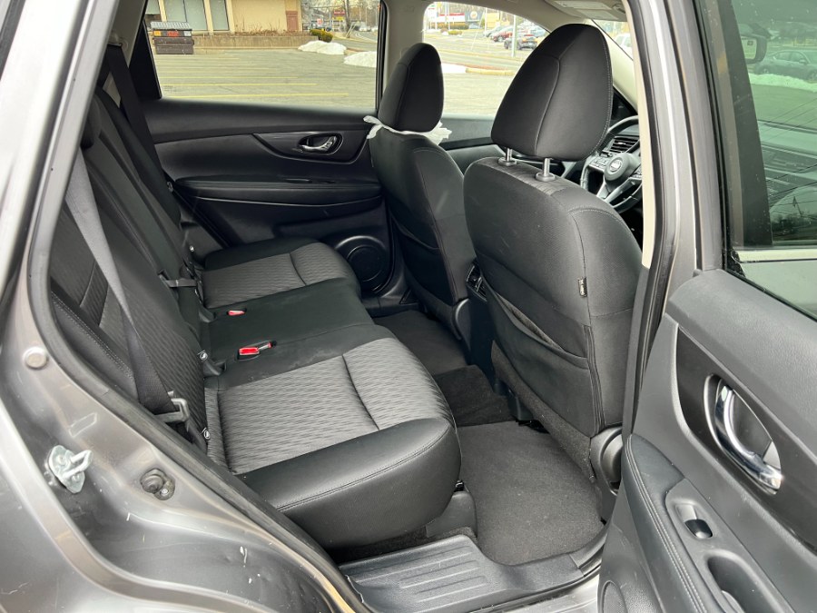 2017 Nissan Rogue SV - Photo 10