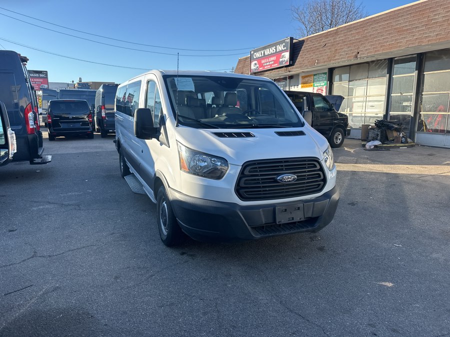 2018 Ford Transit Wagon XL - Photo 2