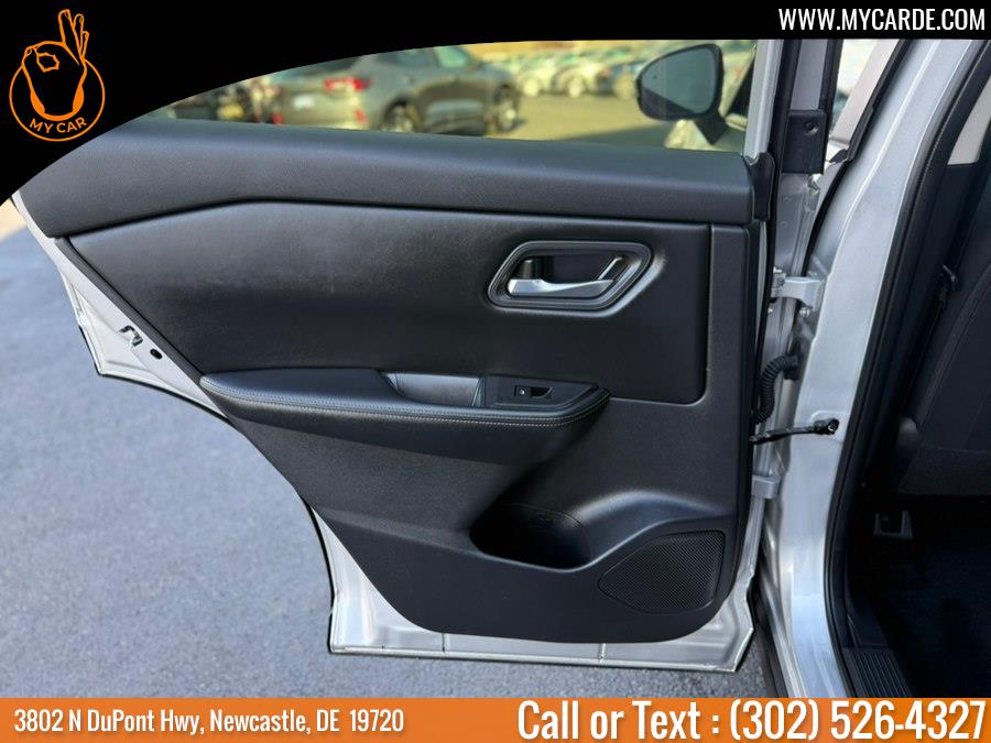 2024 Nissan Rogue SV - Photo 18