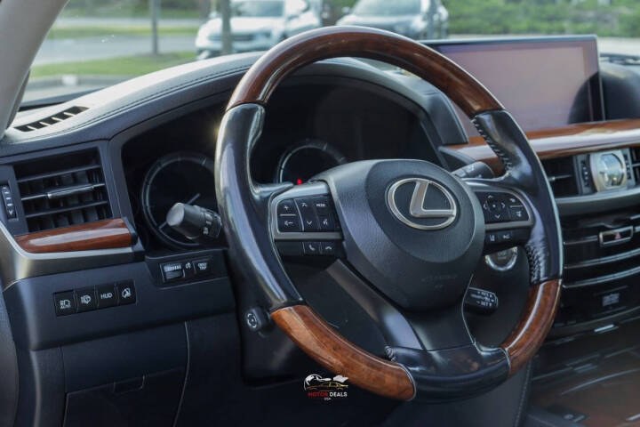 2018 Lexus LX 570 - Photo 12