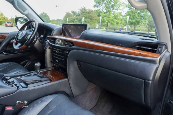 2018 Lexus LX 570 - Photo 18