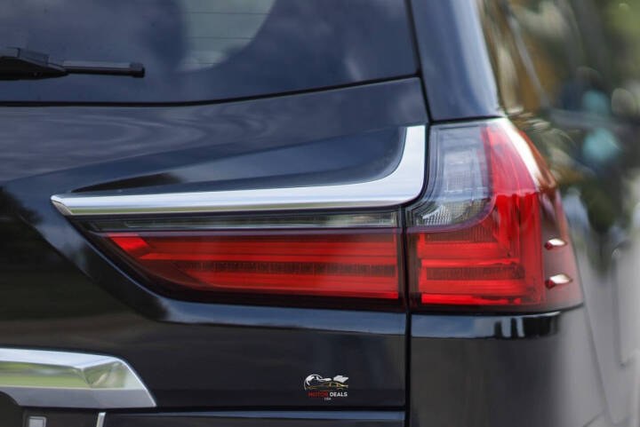 2018 Lexus LX 570 - Photo 9