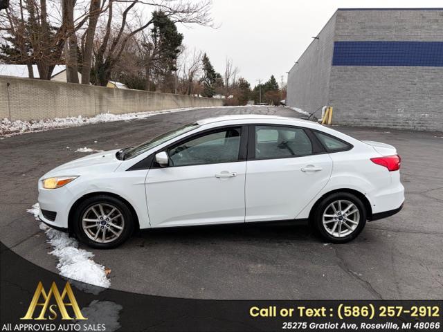 2017 Ford Focus Sedan SE's photo