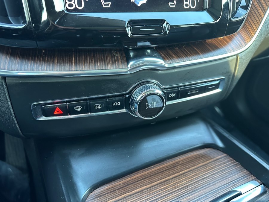 2021 Volvo XC60 Momentum - Photo 24