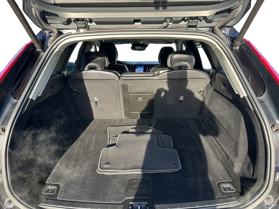 2021 Volvo XC60 Momentum - Photo 6