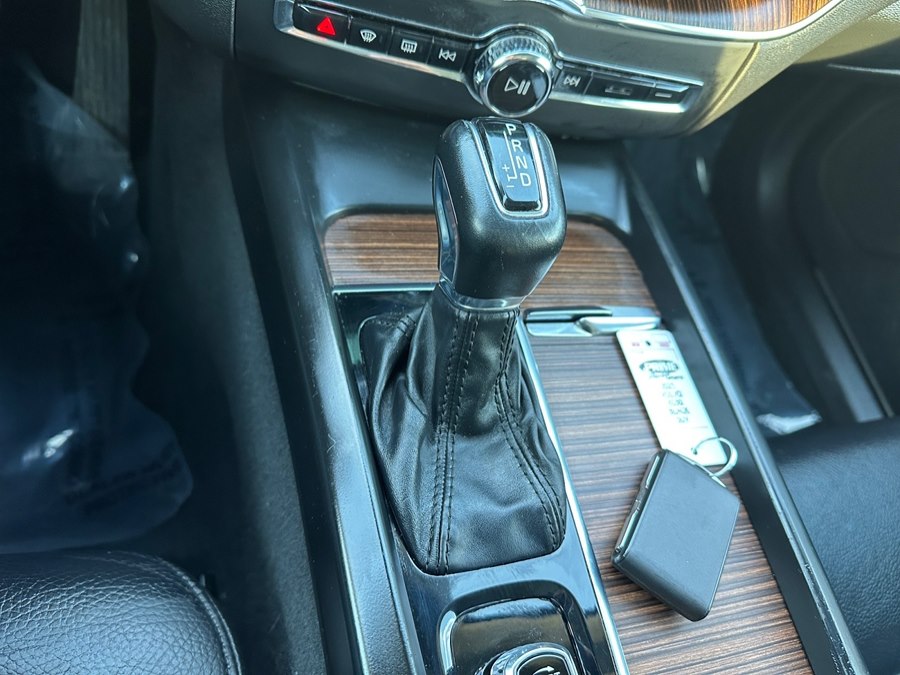 2021 Volvo XC60 Momentum - Photo 25