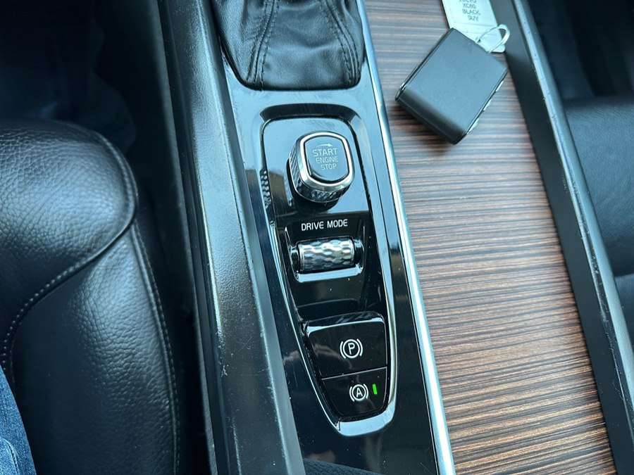 2021 Volvo XC60 Momentum - Photo 26