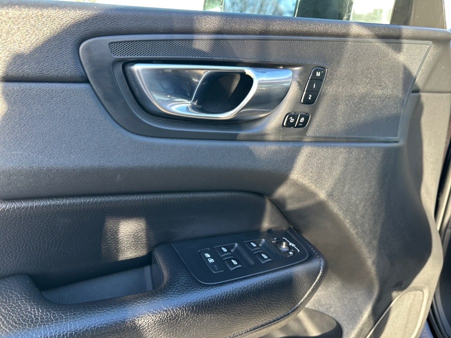 2021 Volvo XC60 Momentum - Photo 14
