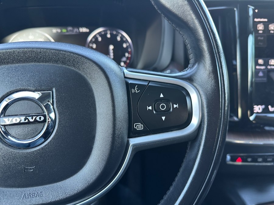 2021 Volvo XC60 Momentum - Photo 17