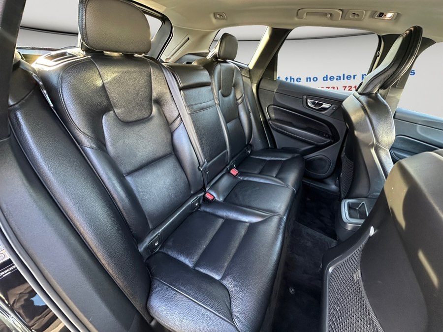 2021 Volvo XC60 Momentum - Photo 29