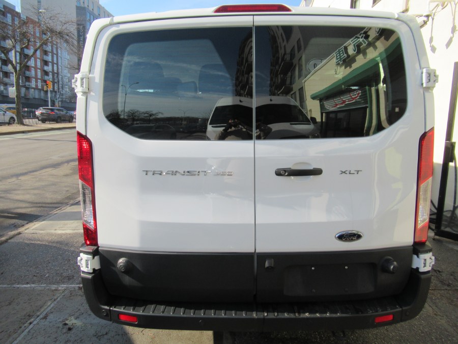 2024 Ford Transit Passenger Van XLT - Photo 11