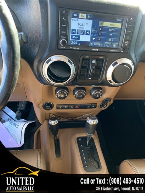 2011 Jeep Wrangler Unlimited Sahara - Photo 12
