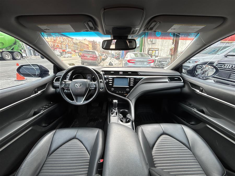 2018 Toyota Camry SE - Photo 10