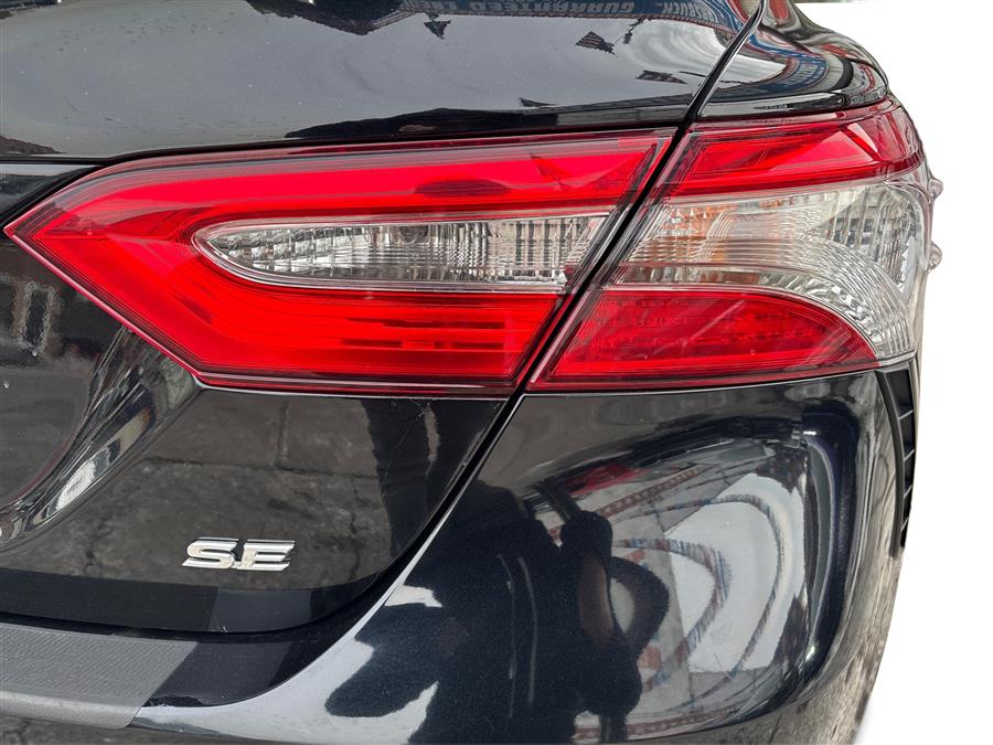 2018 Toyota Camry SE - Photo 13