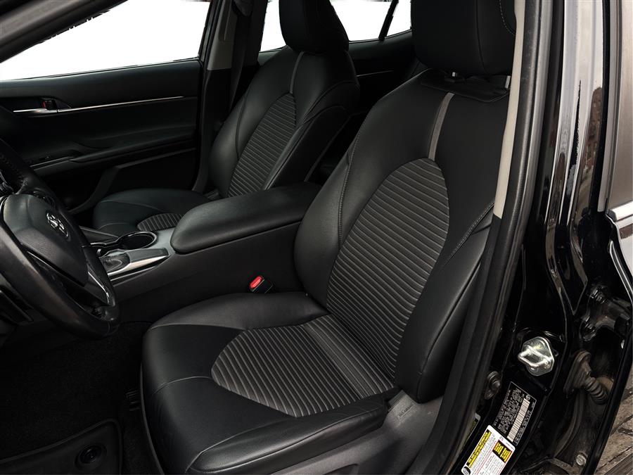 2018 Toyota Camry SE - Photo 16