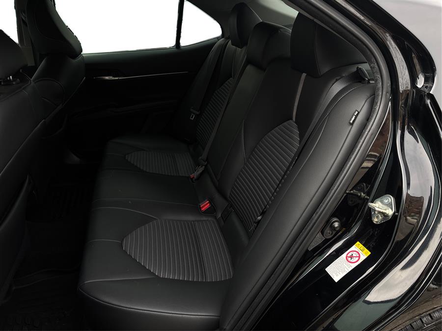 2018 Toyota Camry SE - Photo 17