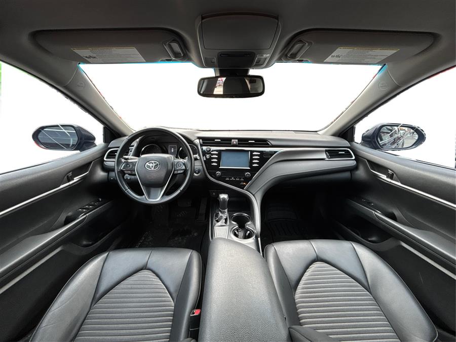 2018 Toyota Camry SE - Photo 18