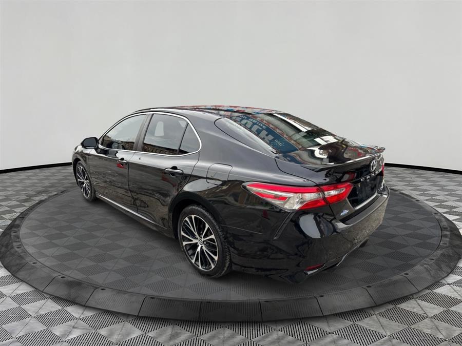 2018 Toyota Camry SE - Photo 6