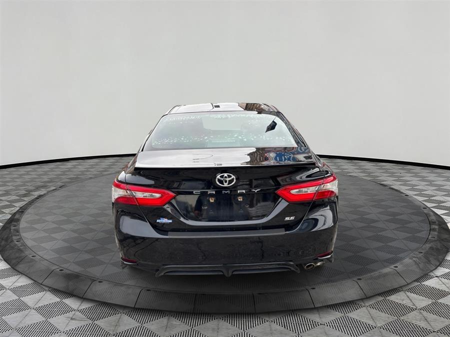 2018 Toyota Camry SE - Photo 7