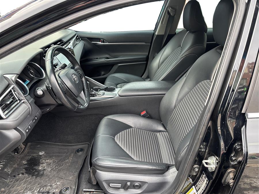 2018 Toyota Camry SE - Photo 8