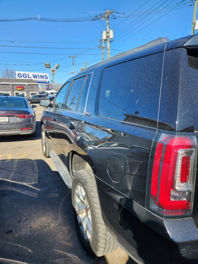 2017 GMC Yukon SLE - Photo 3