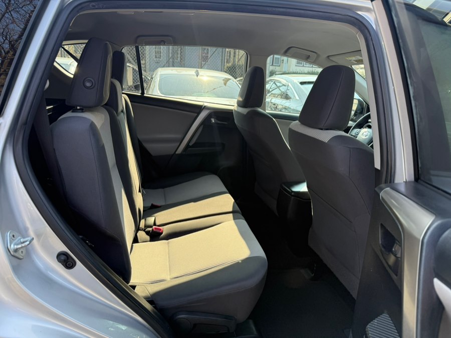 2015 Toyota RAV4 LE - Photo 16