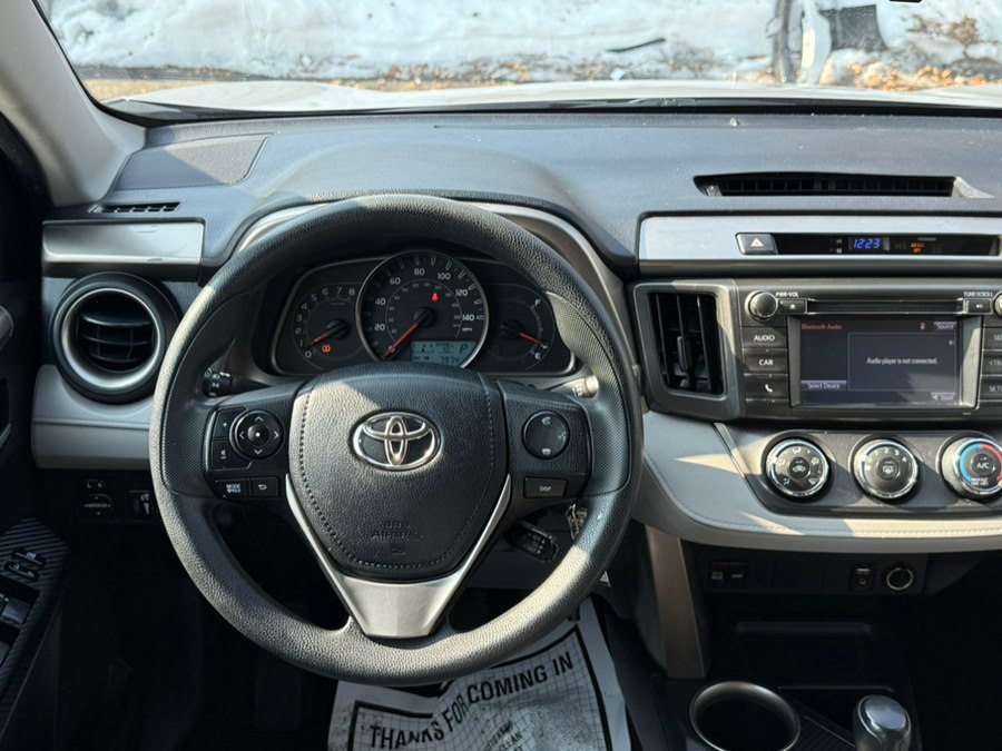 2015 Toyota RAV4 LE - Photo 11