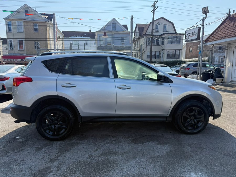 2015 Toyota RAV4 LE - Photo 7