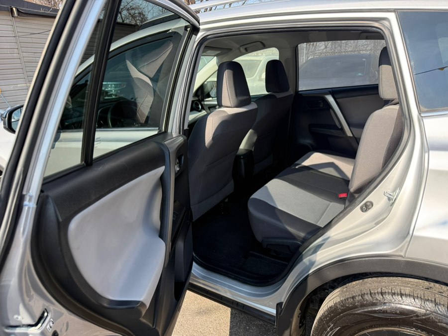 2015 Toyota RAV4 LE - Photo 13