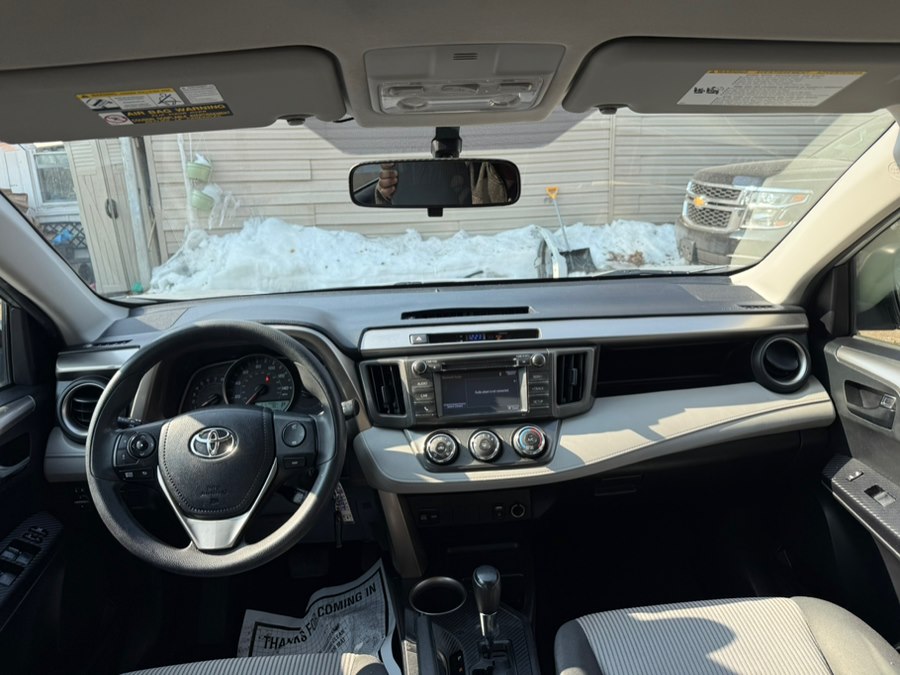 2015 Toyota RAV4 LE - Photo 12